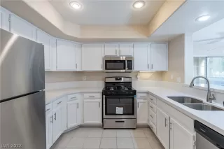 Photo #1: 2381459 Listing