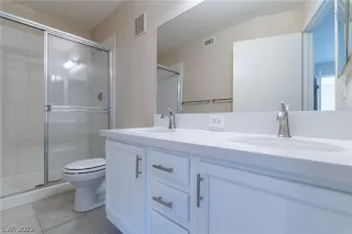 Photo #3: 2381459 Listing