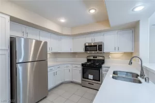 Photo #5: 2381459 Listing