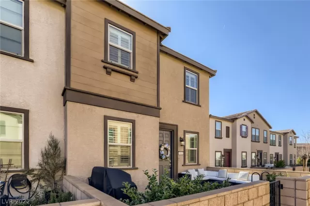 MLS: 2381507 Condo For Sale