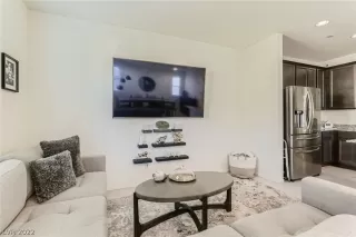 Photo #4: 2381507 Listing