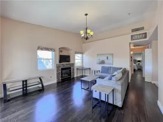 Photo #3: 2381530 Listing