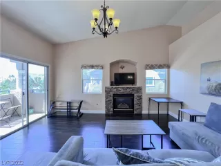 Photo #6: 2381530 Listing