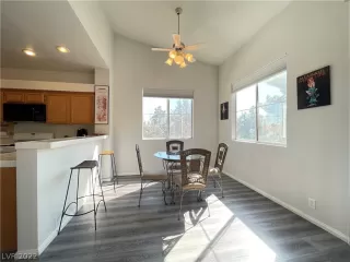 Photo #6: 2381534 Listing 