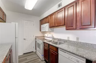 Photo #4: 2381588 Listing 