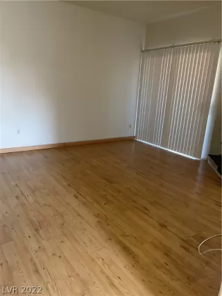 Photo #5: 2381597 Listing