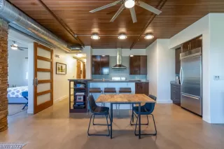 Photo #2: 2381657 Listing