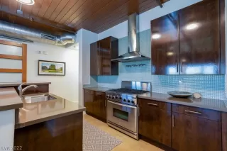 Photo #5: 2381657 Listing