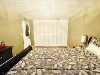 Photo #5: 2381671 Listing