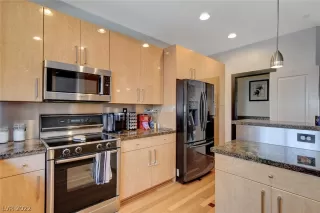 Photo #2: 2381680 Listing