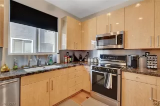 Photo #4: 2381680 Listing