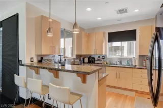 Photo #5: 2381680 Listing