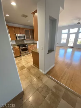 Photo #2: 2381696 Listing 