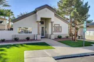 Photo #2: 2381729 Listing