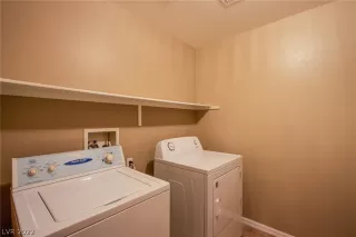 Photo #4: 2381739 Listing