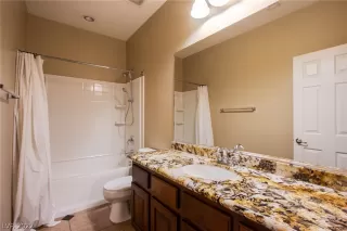 Photo #5: 2381739 Listing