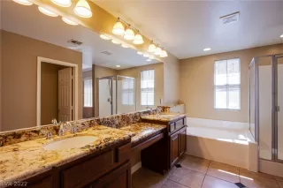 Photo #6: 2381739 Listing