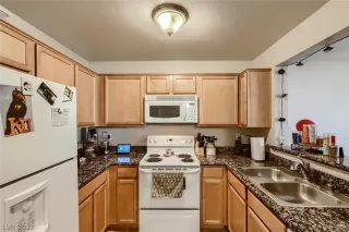 Photo #3: 2381751 Listing