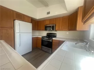 Photo #3: 2381776 Listing 