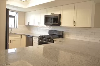 Photo #2: 2381831 Listing