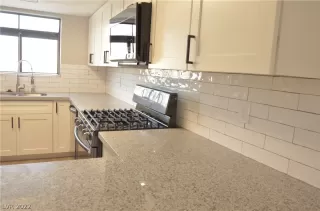 Photo #4: 2381831 Listing