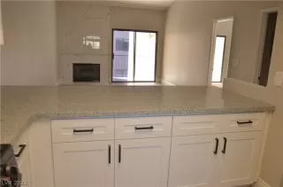 Photo #5: 2381831 Listing