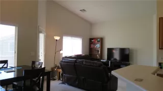 Photo #4: 2381857 Listing