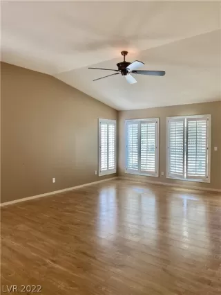 Photo #5: 2381867 Listing 