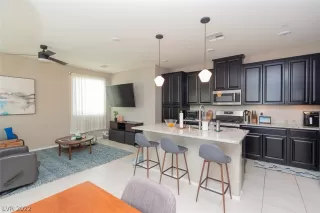 Photo #4: 2381878 Listing