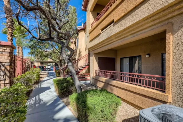 MLS: 2381886 Condo For Sale