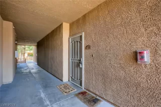 Photo #4: 2381886 Listing