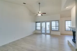 Photo #3: 2381905 Listing