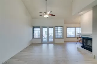 Photo #5: 2381905 Listing