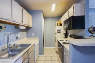 Photo #2: 2381916 Listing 