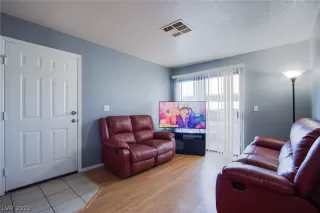 Photo #4: 2381916 Listing 