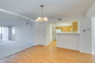 Photo #5: 2381936 Listing 