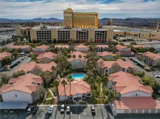 Photo #1: 2381978 Listing