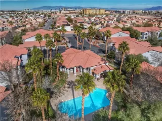 Photo #2: 2381978 Listing