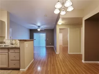 Photo #5: 2381978 Listing