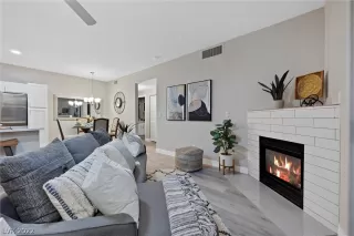 Photo #4: 2381983 Listing