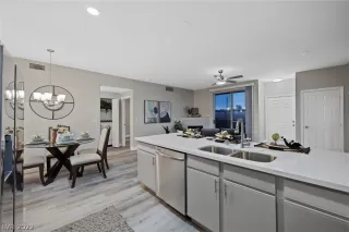 Photo #5: 2381983 Listing