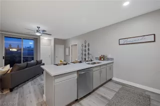 Photo #6: 2381983 Listing