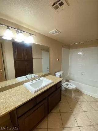 Photo #2: 2381996 Listing