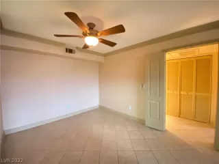 Photo #5: 2381996 Listing