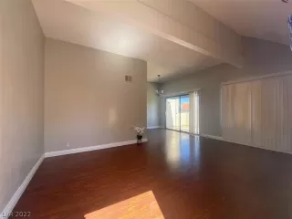 Photo #2: 2382012 Listing