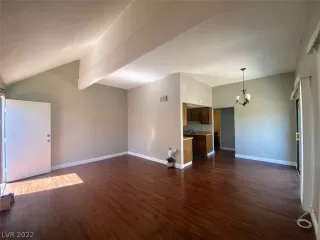 Photo #3: 2382012 Listing