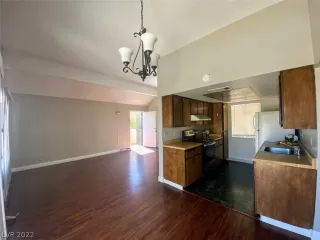 Photo #4: 2382012 Listing