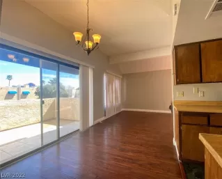 Photo #5: 2382012 Listing