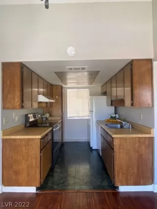 Photo #6: 2382012 Listing