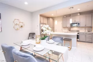 Photo #3: 2382025 Listing 